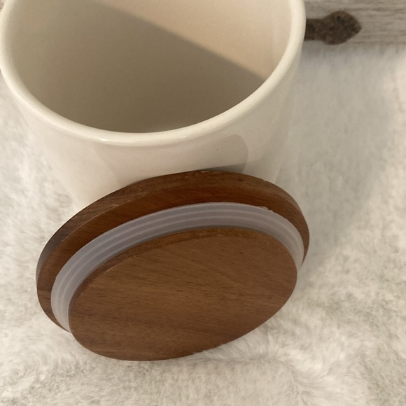 Rae Dunn Jasmine Rice Cellar - Picture 4 of 6